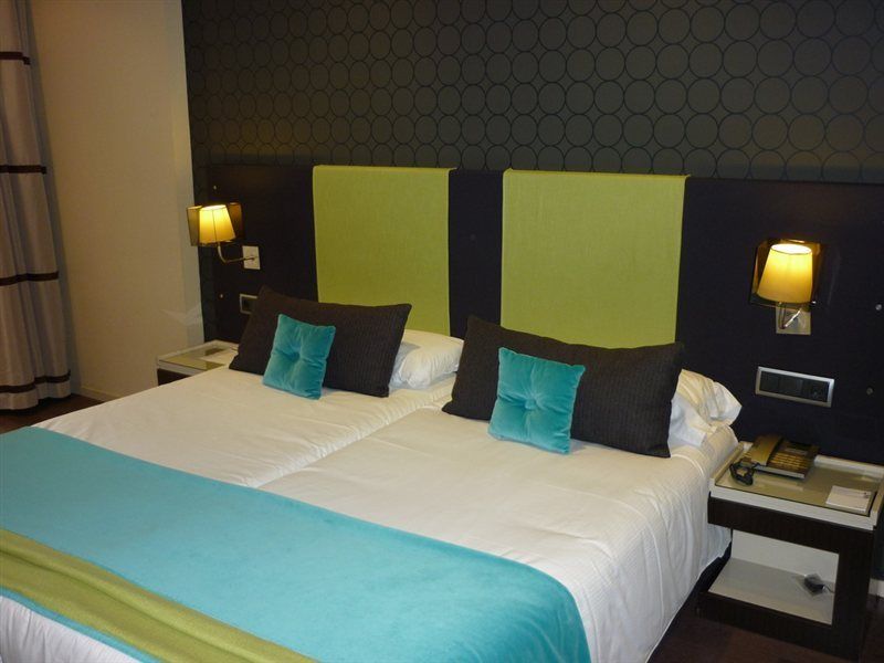 Mate Carla, Hotel Barcellona